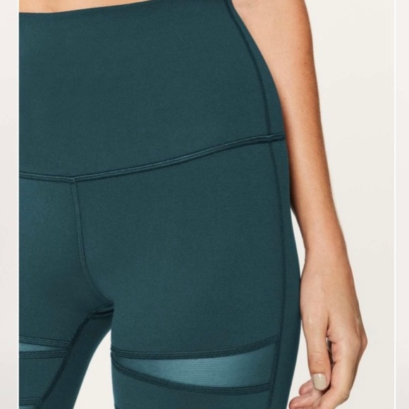 Lululemon Wunder Under high rise tech mesh submarine. Size 2 - Picture 3 of 11